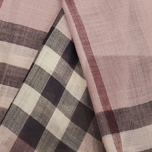 BURBERRY Lightweight Scarf - Picture 4 of 8